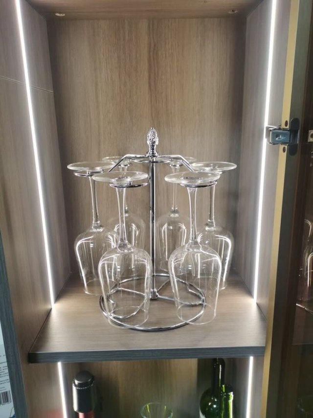 这款红酒杯架特别好看，实物和图片一样好，