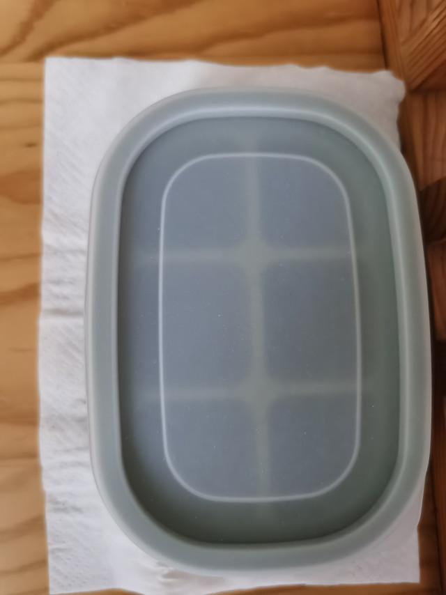 没有异味，小小的不占地方很好