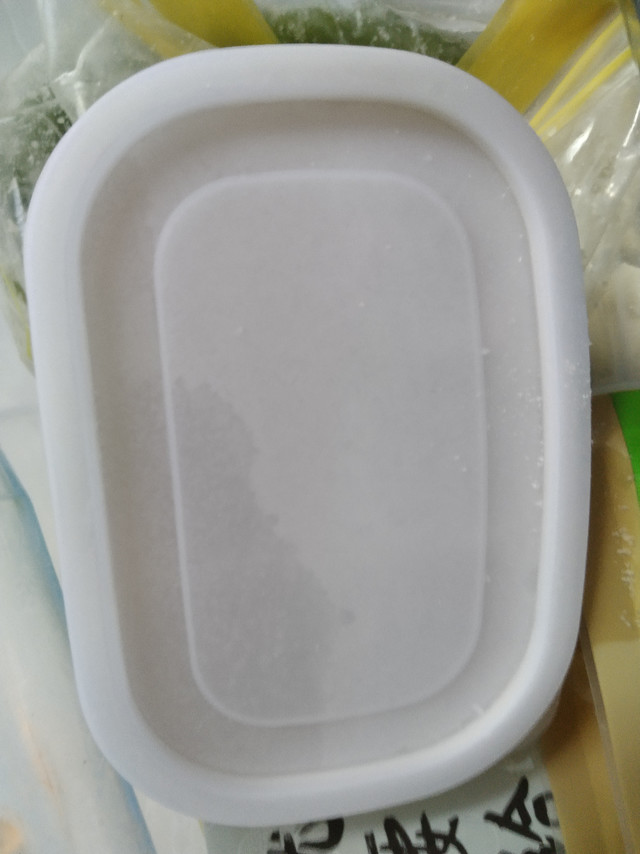硅胶材质的非常好，小巧的用起来挺方便的。
