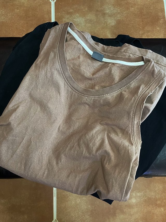 衣服穿着很舒服，做工也可以，不是第一次购