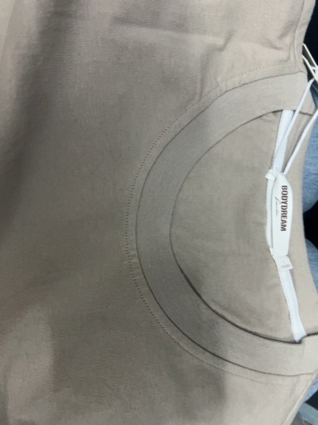 穿上材质挺舒服的，快递包的也很严实，没有