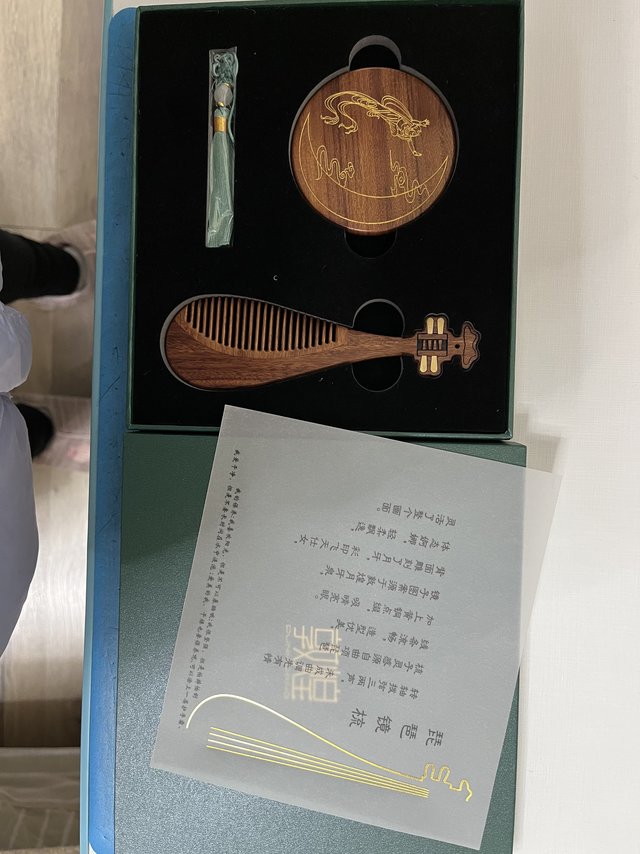 外观材质：打磨光滑，手感圆润