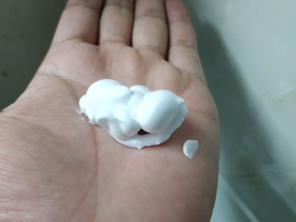 柠檬味的剃须泡沫