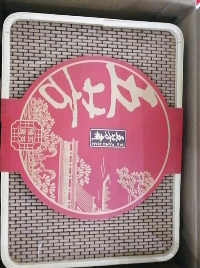 粽子收到了，里面有咸鸭蛋和粽子，而且里面