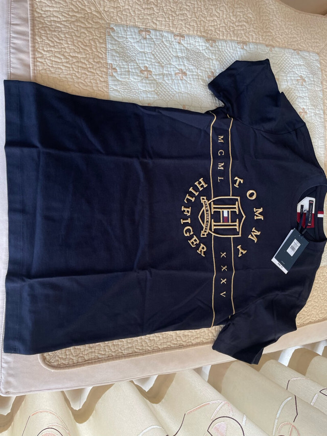 
Tommy 的衣服已經多年購買了，每次