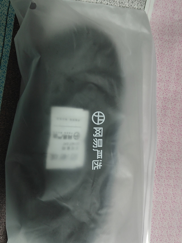 
袜子挺不错的，尤其是后脚跟那里，摈弃了