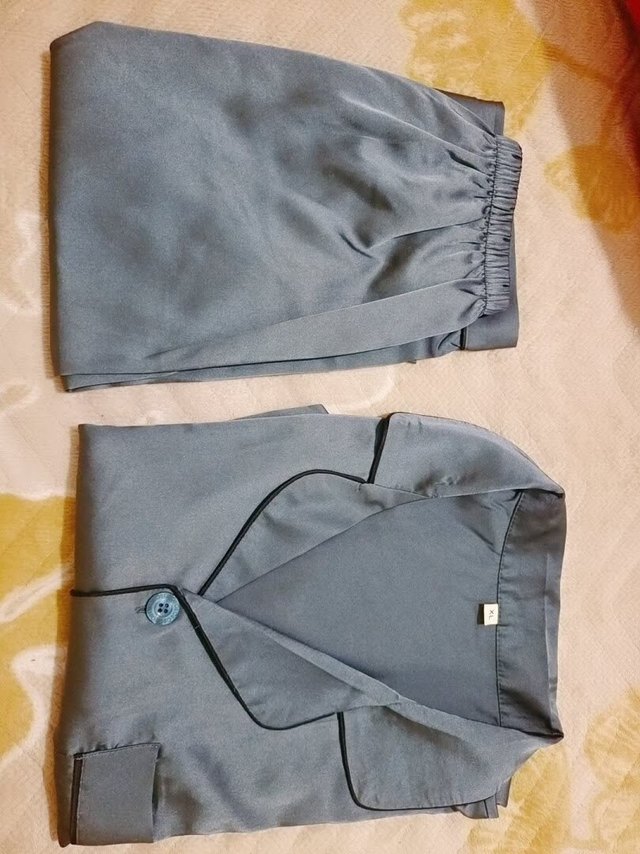 触感丝滑，让我想起了德芙巧克力，夏天穿非