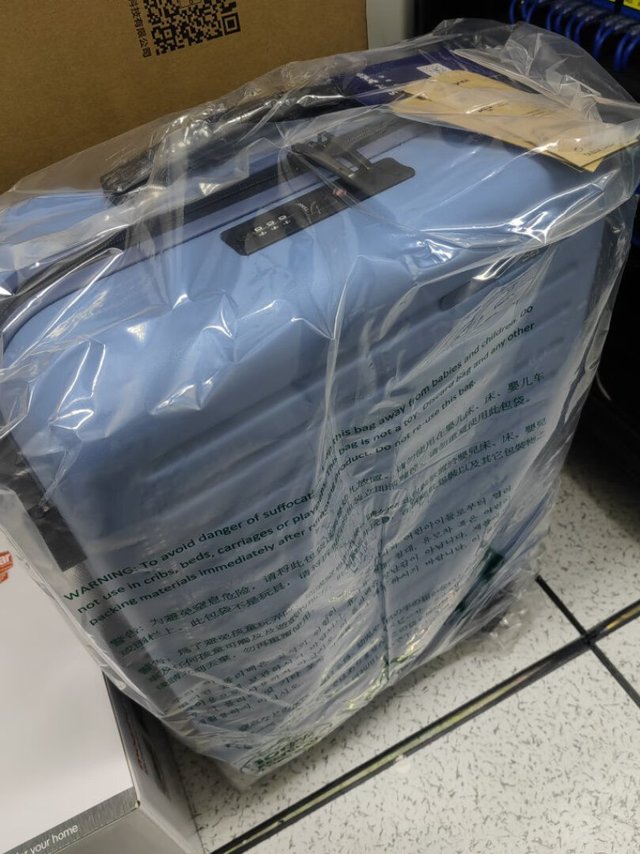 
新秀丽这款拉杆箱还真是特别漂亮，颜色非