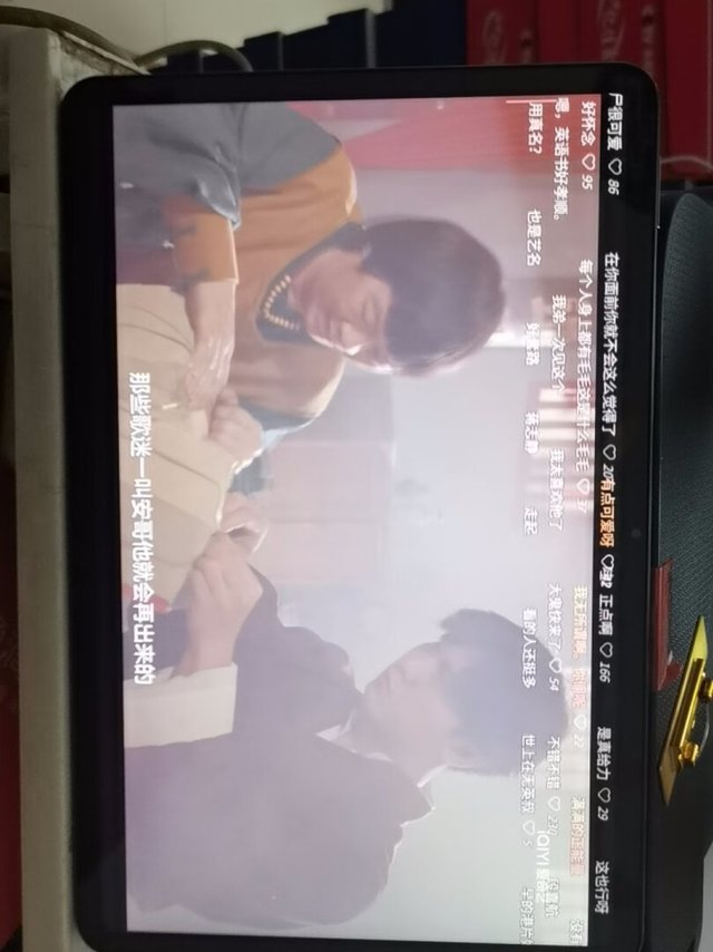 
外观可以，新机到手流畅度，分辨率都不错
