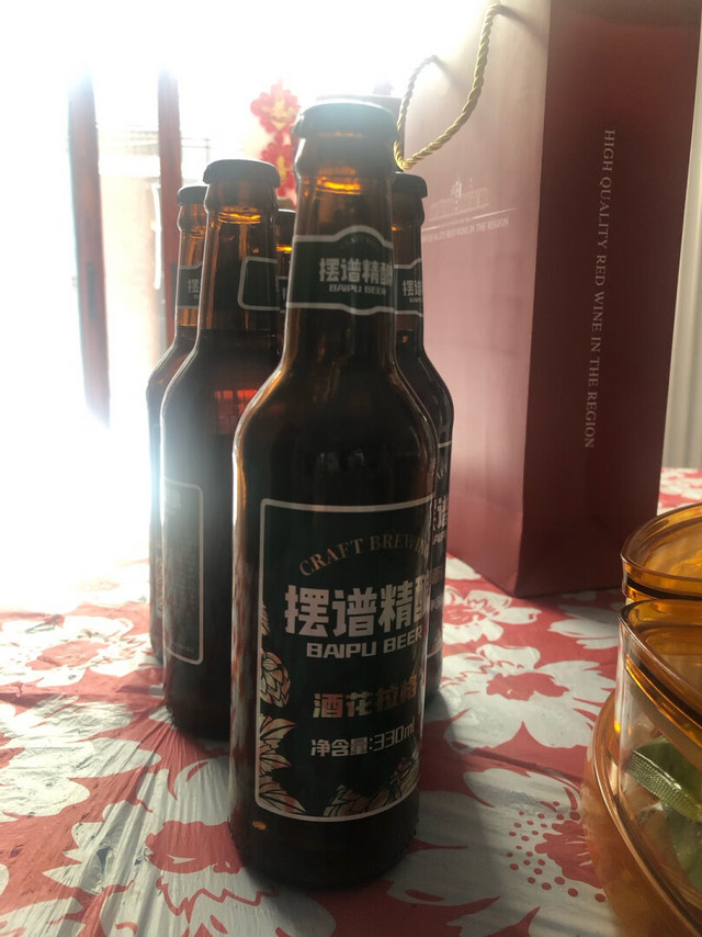 摆谱精酿，设计新型；稍加冰镇，口感醇厚。