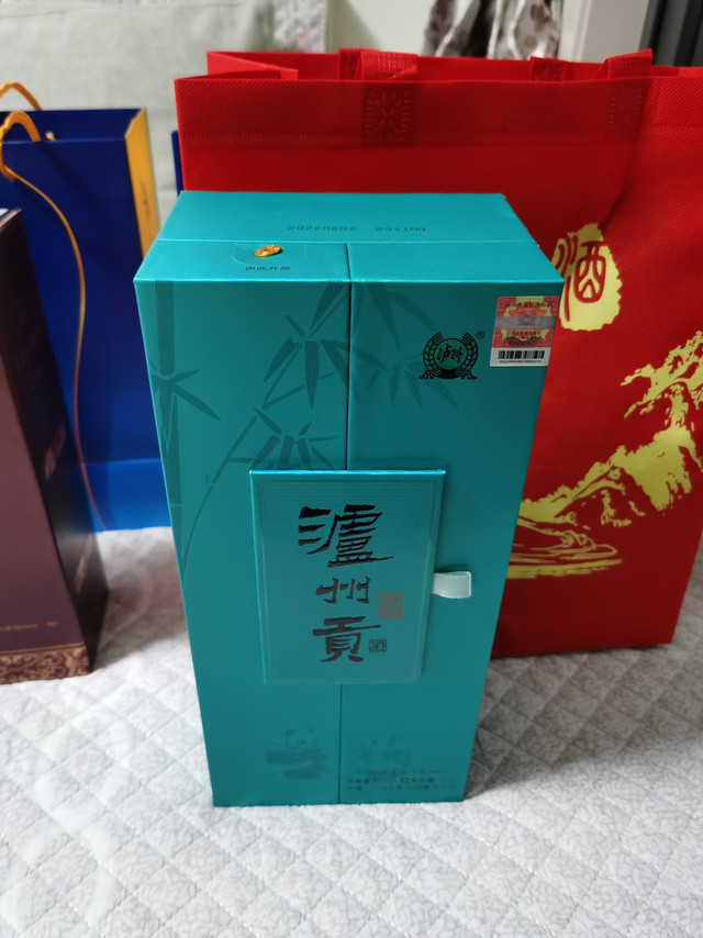 整体包装精美华丽，很有气质！