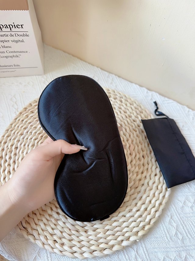 冰丝面料的冰冰凉凉的带着很舒服不错