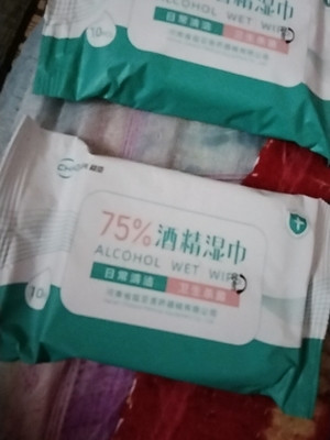 酒精湿巾不错哦，现在疫情这么严重，把它放