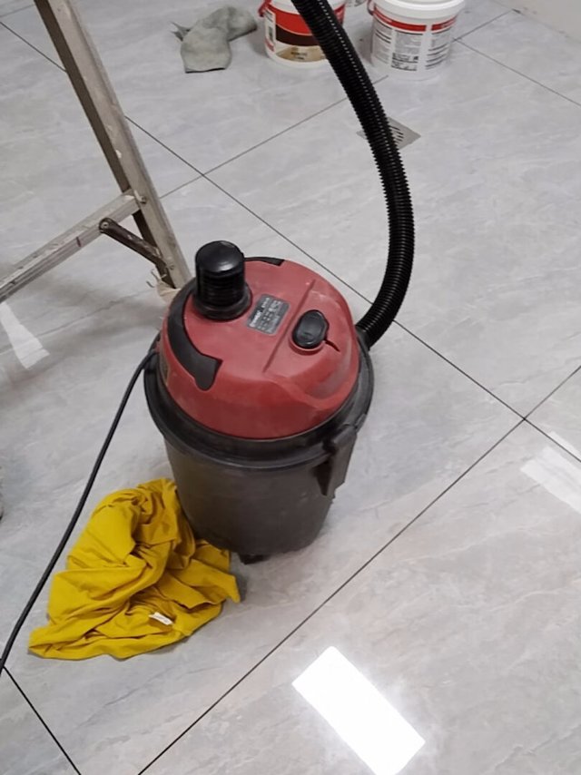 吸尘器不错，吸力很大，就是噪音有些大，新