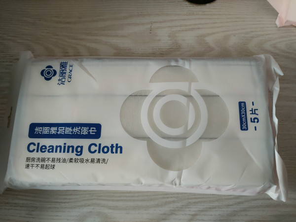 抹布比想象中的大，只想要一小块来着。沾湿