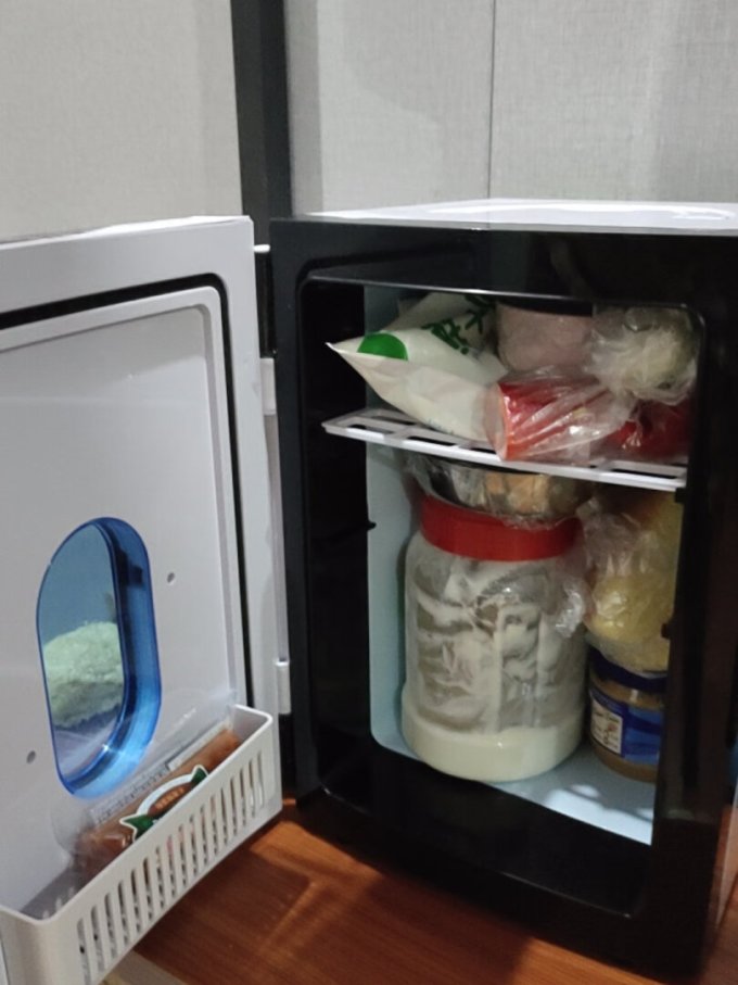 先科车载冰箱