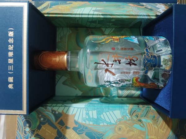 应该在仓库放了很久了吧,一层灰,包装好看