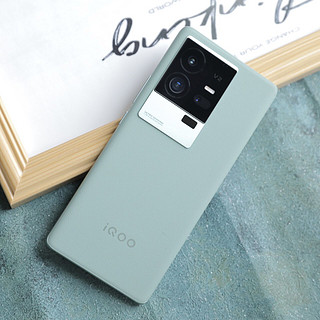 iQO0 11 Pro曼岛特别版开箱晒图，手机很好