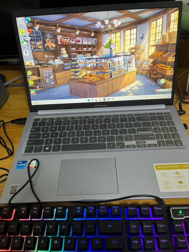 运行速度：还可以，几秒钟开机。屏幕效果