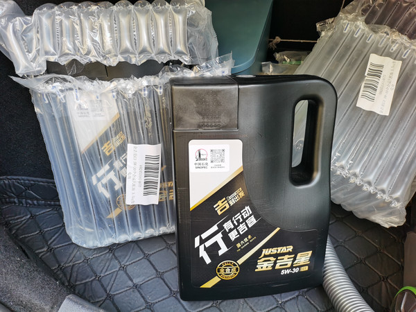 此款机油价格非常实惠，旗舰店卖的质量应该