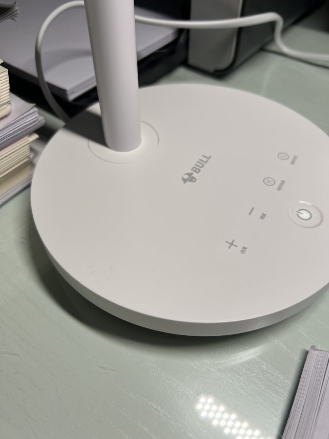 光线很明亮，这种一体的插头线好，之前买的