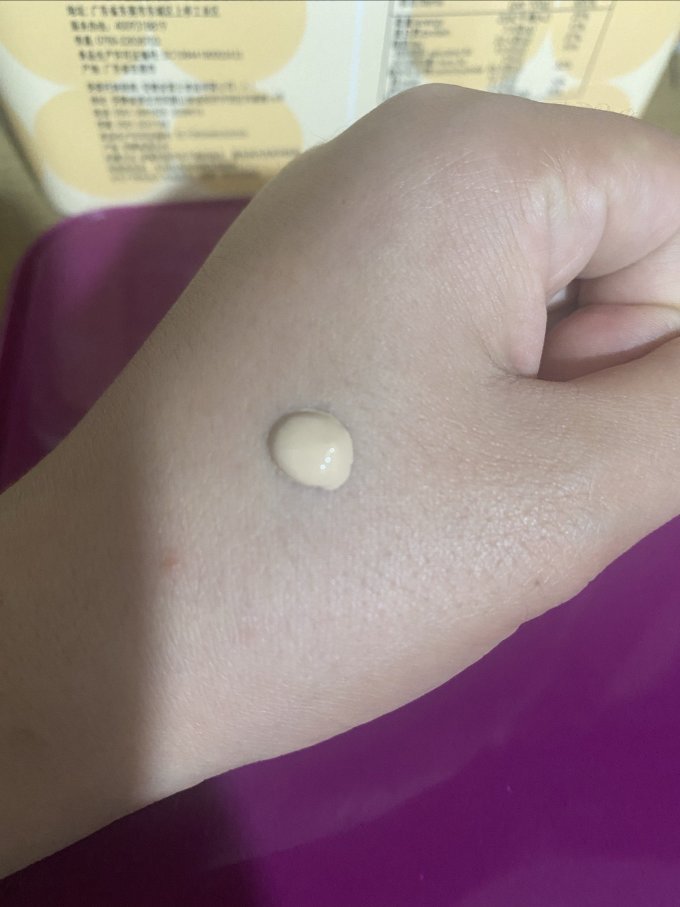 美宝莲粉底液
