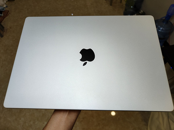 16寸新macbook，还没以前质感好