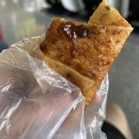 酱香饼是一种美味的传统糕点，以其独特的香气和口感而闻名