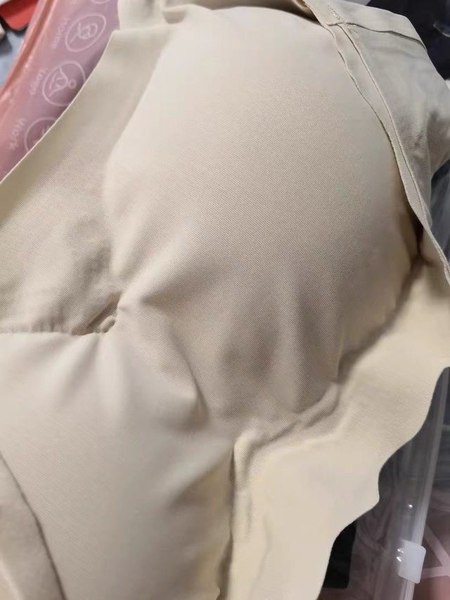 去年也买的这款穿很舒服，也不会勒出痕迹，