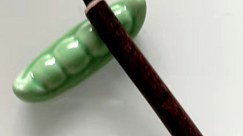 618买了绿色豌豆造型的陶瓷笔架子