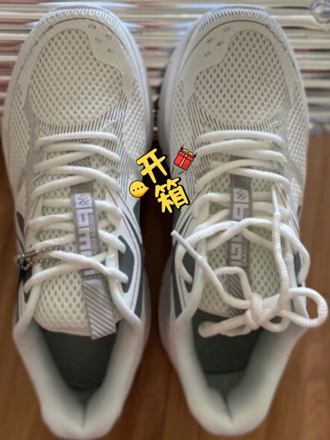 跑鞋