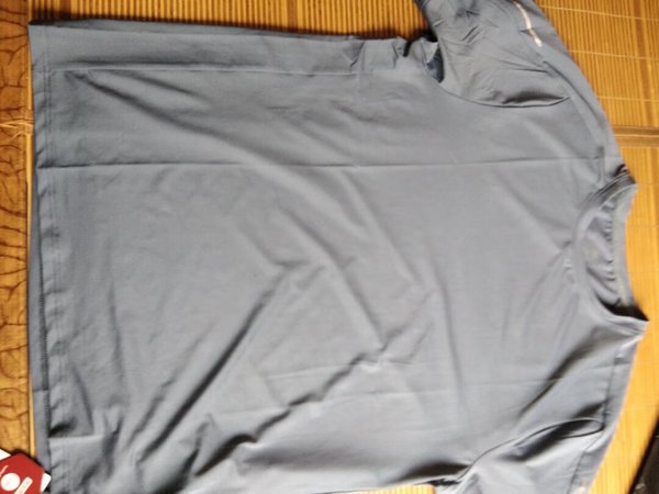 这款京造运动T恤非常好，面料材质轻薄透气