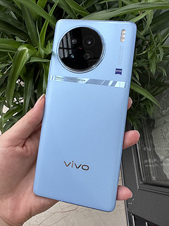 vivo X90冰蓝配色 真机手感超nice