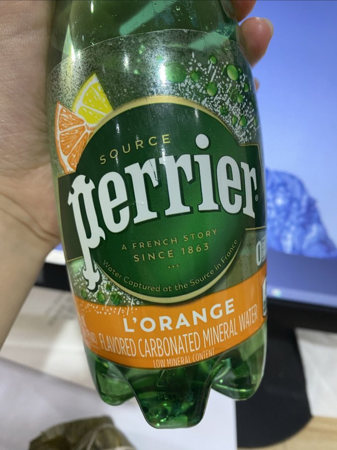 巴黎水起泡饮用水