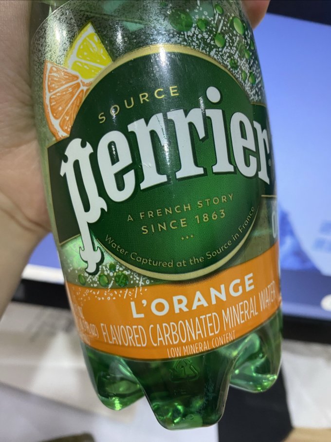 巴黎水起泡饮用水