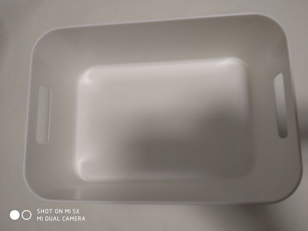 白色收纳盒可收纳物品多
