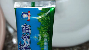 云南绿茶牙膏：清新口气，守护口腔健康