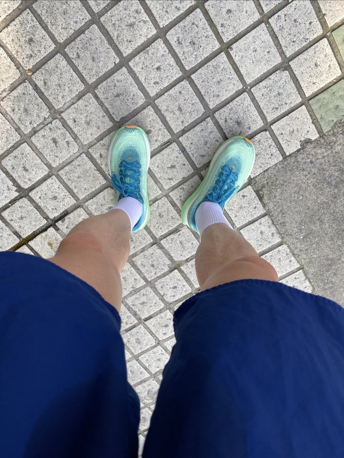 跑鞋