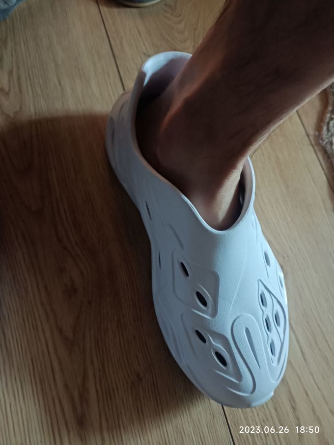 特步运动凉鞋