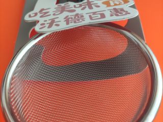 一元买的过滤勺。