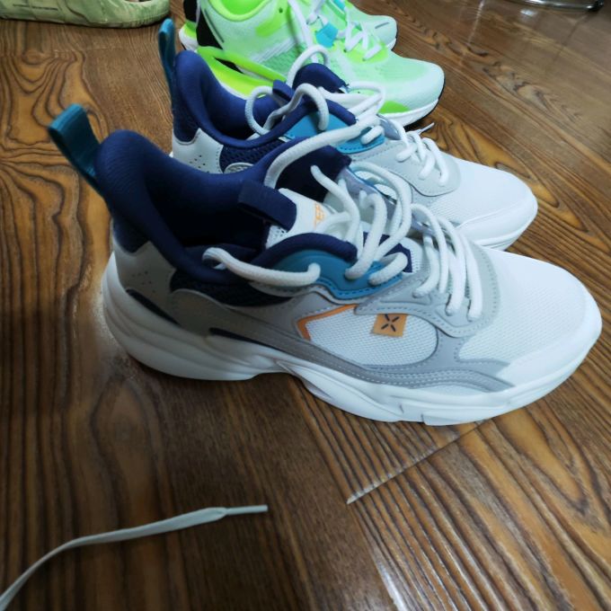 跑鞋
