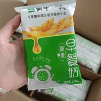 蒙牛麦香营养早餐奶,方便给家里学生早餐补充营养