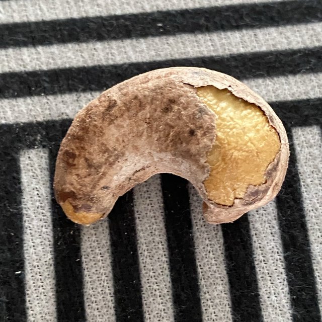 盐焗腰果超大个，避免发胖尽量少吃