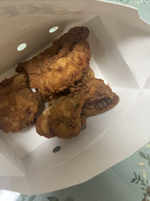 今天疯狂星期四呀，为啥大家都要三角呀
