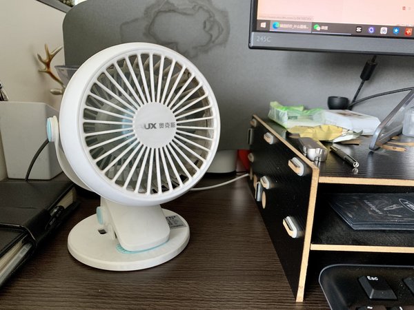 工位必备好物—奥克斯小风扇