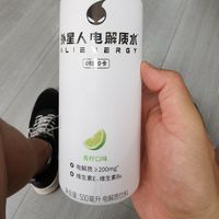 天气炎热，外星人电解质水来解渴