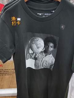 优衣库Basquiat印花T恤