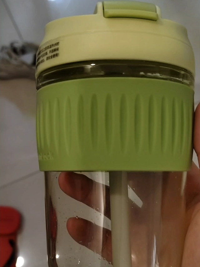 挺好看的杯子，不错喝水不太吸得出来