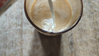 美食 篇四十：越贡猫屎咖啡，兑上鲜牛乳，味道不错！
