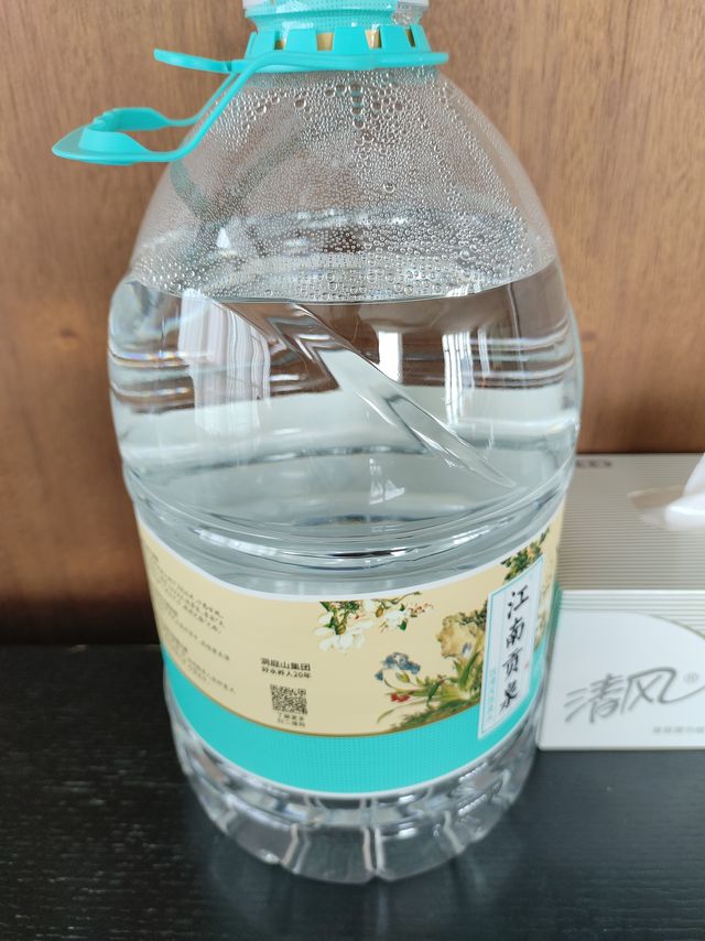 这个牌子的矿泉水真好喝